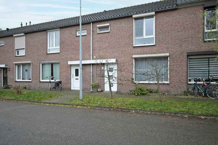 Bekijk foto 1 van Albertina Agnesstraat 6