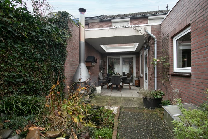 Bekijk foto 32 van Albertina Agnesstraat 6