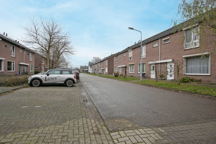 Bekijk foto 37 van Albertina Agnesstraat 6