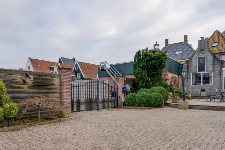 View photo 82 of Rechtestraat 110