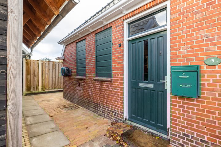 Foto 10 van Burg. Wiersumstraat 5