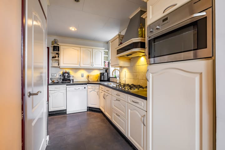 Foto 19 van Burg. Wiersumstraat 5