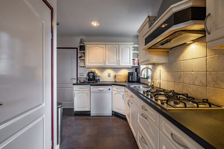 Foto 20 van Burg. Wiersumstraat 5