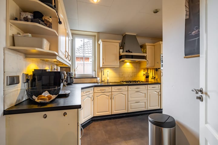 Foto 21 van Burg. Wiersumstraat 5