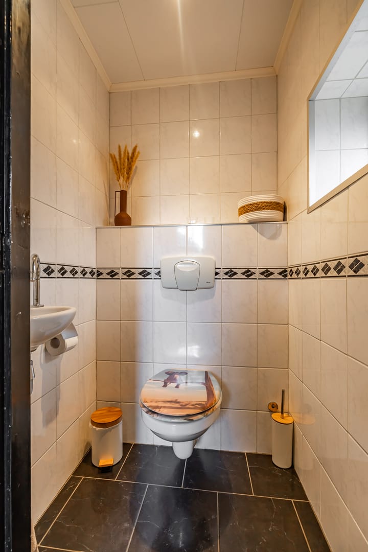 Foto 24 van Burg. Wiersumstraat 5