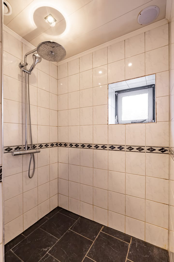 Foto 28 van Burg. Wiersumstraat 5