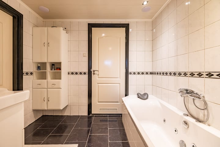 Foto 29 van Burg. Wiersumstraat 5