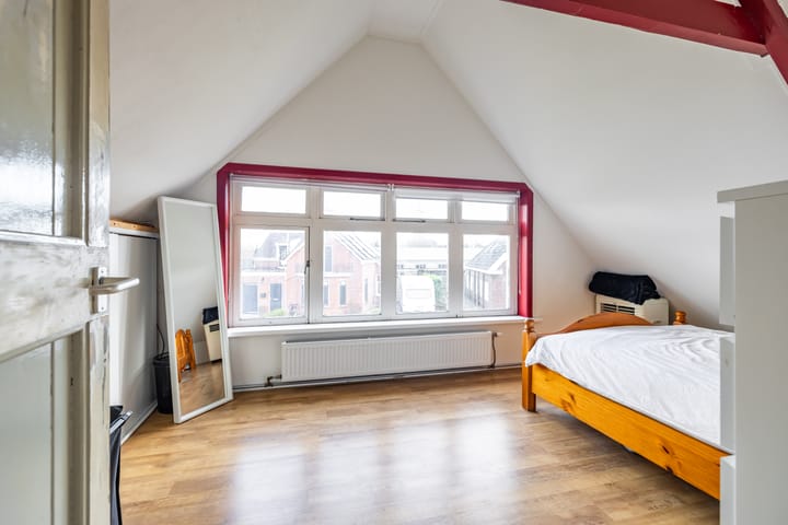 Foto 32 van Burg. Wiersumstraat 5