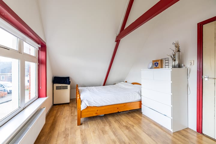 Foto 33 van Burg. Wiersumstraat 5