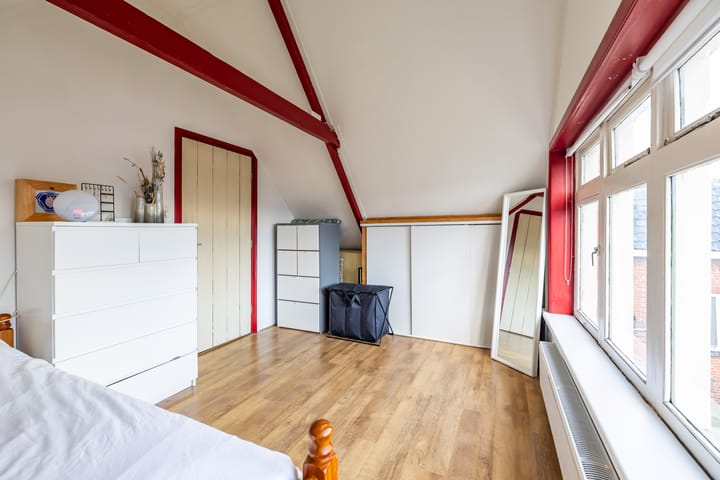 Foto 34 van Burg. Wiersumstraat 5