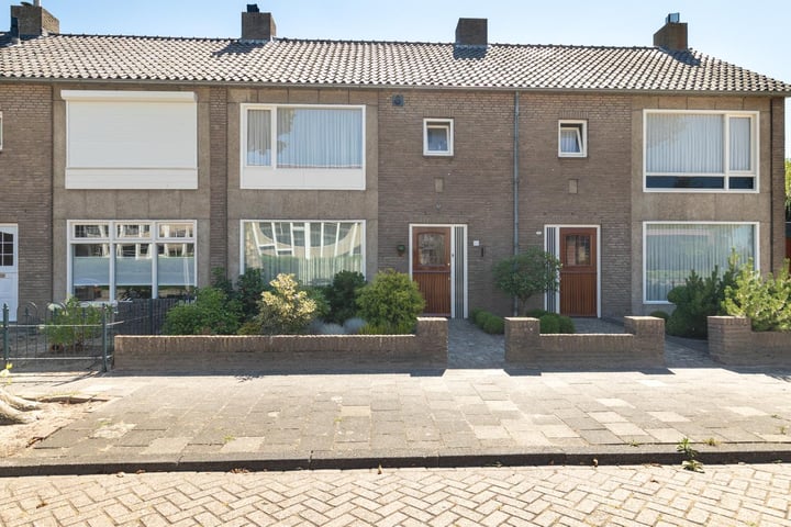 View photo 1 of Wethouder Smoldersstraat 14