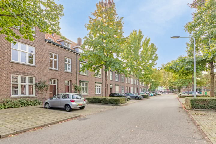 Foto 1 van Elisabeth Strouvenlaan 55