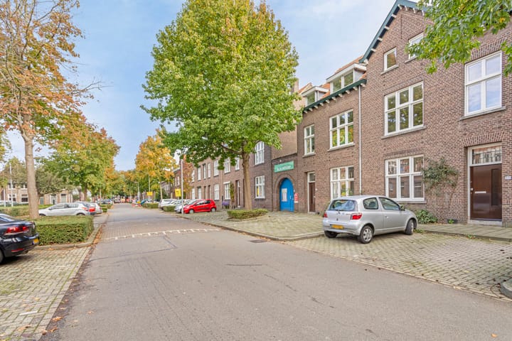 Foto 2 van Elisabeth Strouvenlaan 55