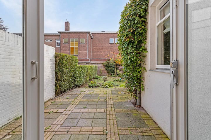 Foto 8 van Elisabeth Strouvenlaan 55