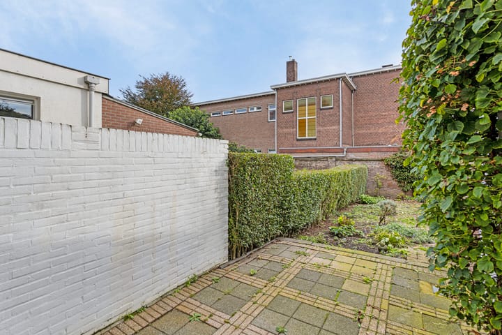 Foto 28 van Elisabeth Strouvenlaan 55