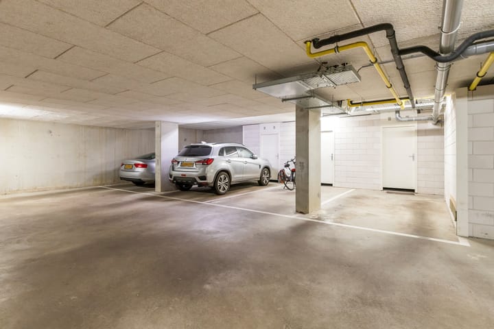 Photo 33 of Badhuislaan 81