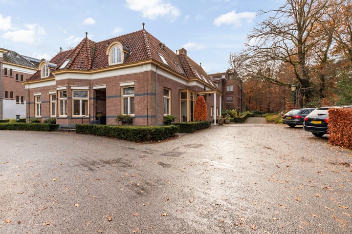 View photo 34 of Badhuislaan 81