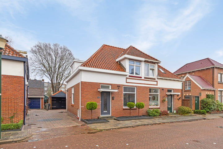 Bekijk foto 1 van Oranjestraat 3