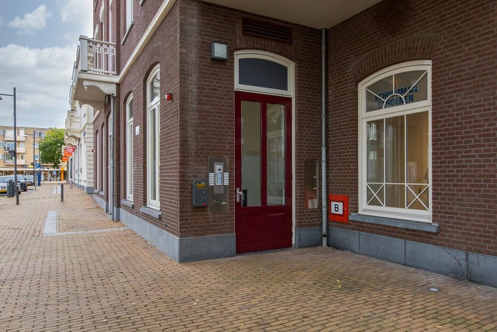 Photo 12 of Burgemeester van Nispenstraat 5-A03