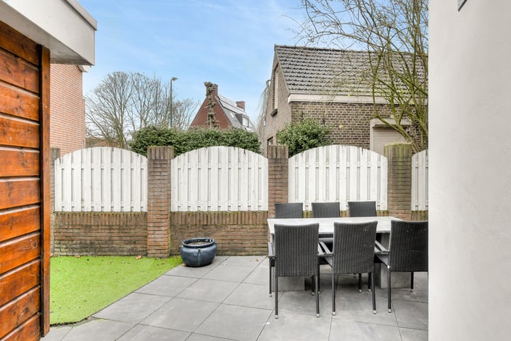 Bekijk foto 48 van Spoorstraat 3