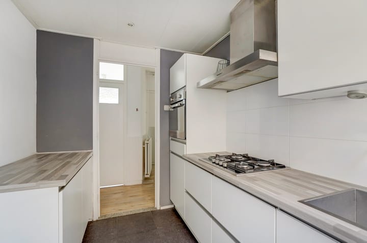 Photo 13 of Ir J.P. van Muijlwijkstraat 47-2