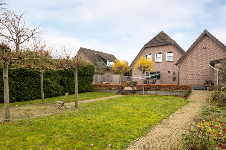 Photo 2 of Hoefslag 10