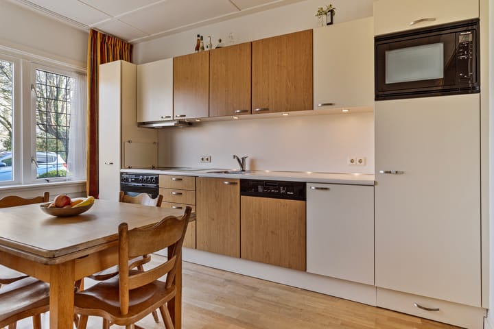 Photo 11 of Oostkerkestraat 8