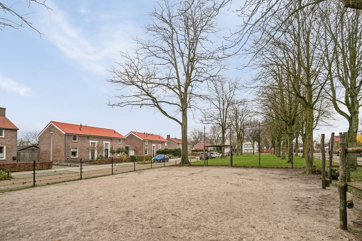 Bekijk foto 38 van Sint Willibrordusplantsoen 28