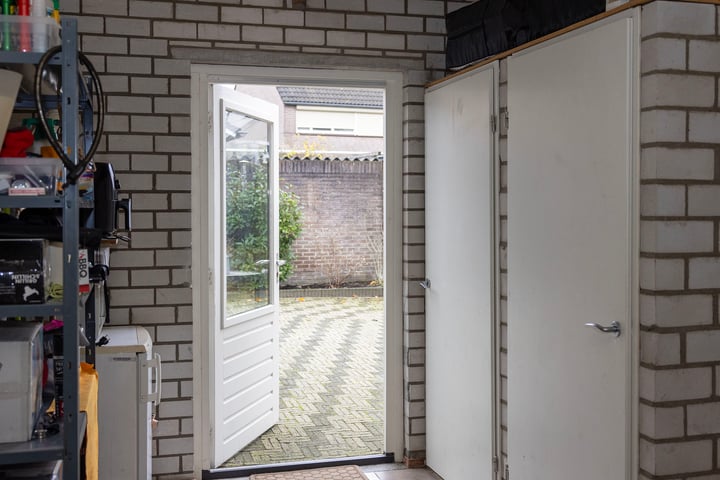 View photo 27 of Willem-Alexanderstraat 16