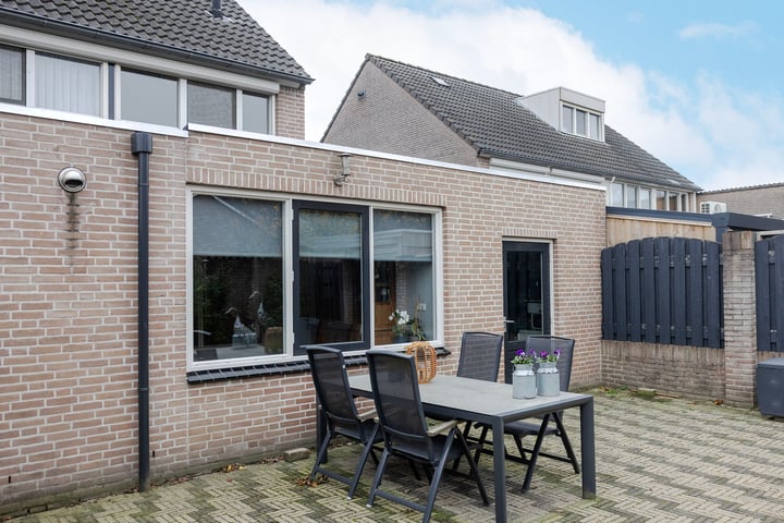 View photo 30 of Willem-Alexanderstraat 16