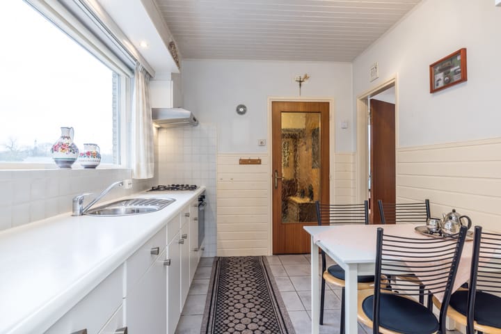 Photo 14 of Gouverneur Ruijs de Beerenbroucklaan 12