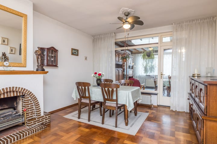 Photo 11 of Gouverneur Ruijs de Beerenbroucklaan 12