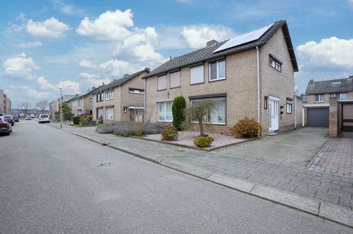 Foto 25 van Margrietlaan 2