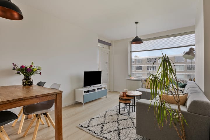 Foto 5 van Debussystraat 15