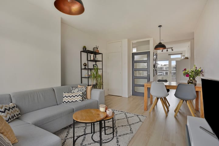 Foto 6 van Debussystraat 15