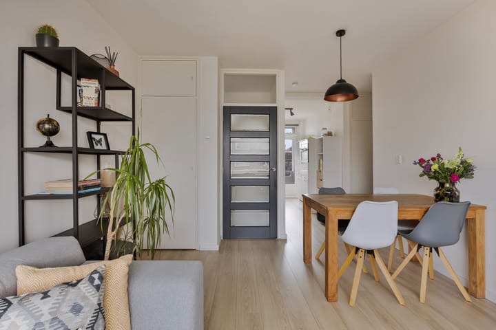 Foto 7 van Debussystraat 15