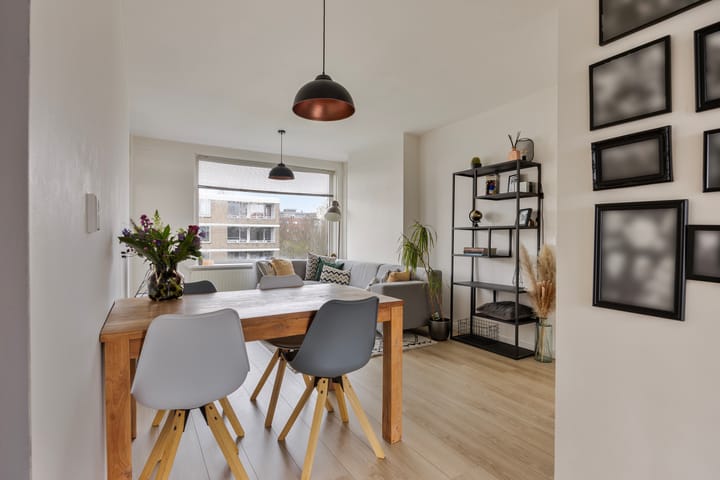 Foto 8 van Debussystraat 15