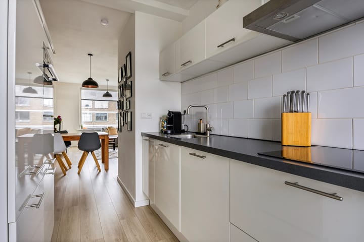 Foto 16 van Debussystraat 15