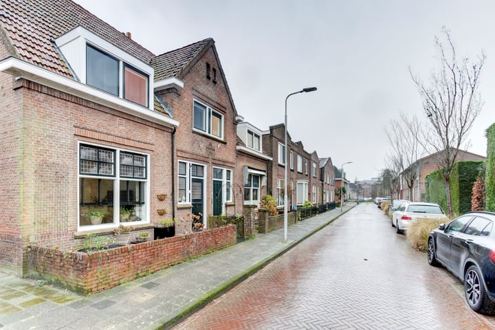 Bekijk foto 35 van Tulpstraat 1