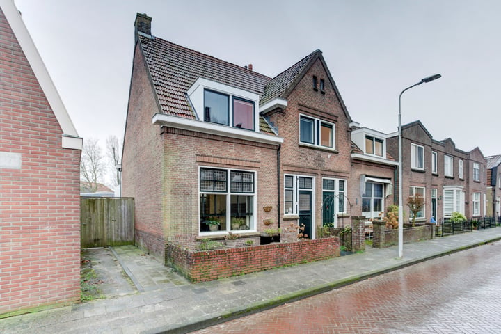 Bekijk foto 36 van Tulpstraat 1