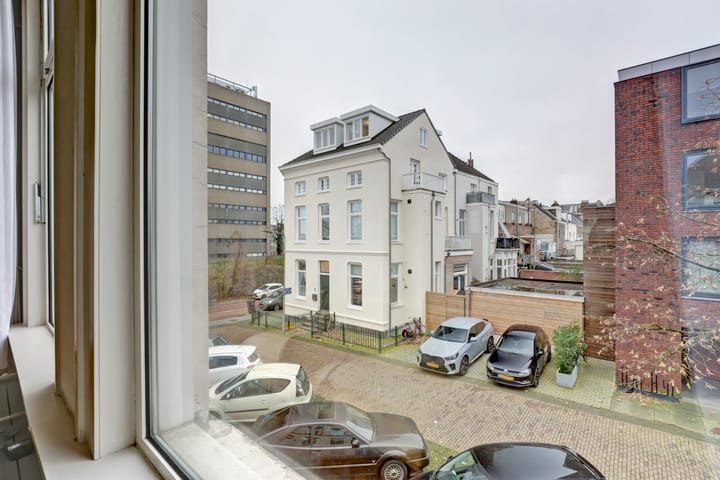 Photo 26 of Schrassertstraat 101