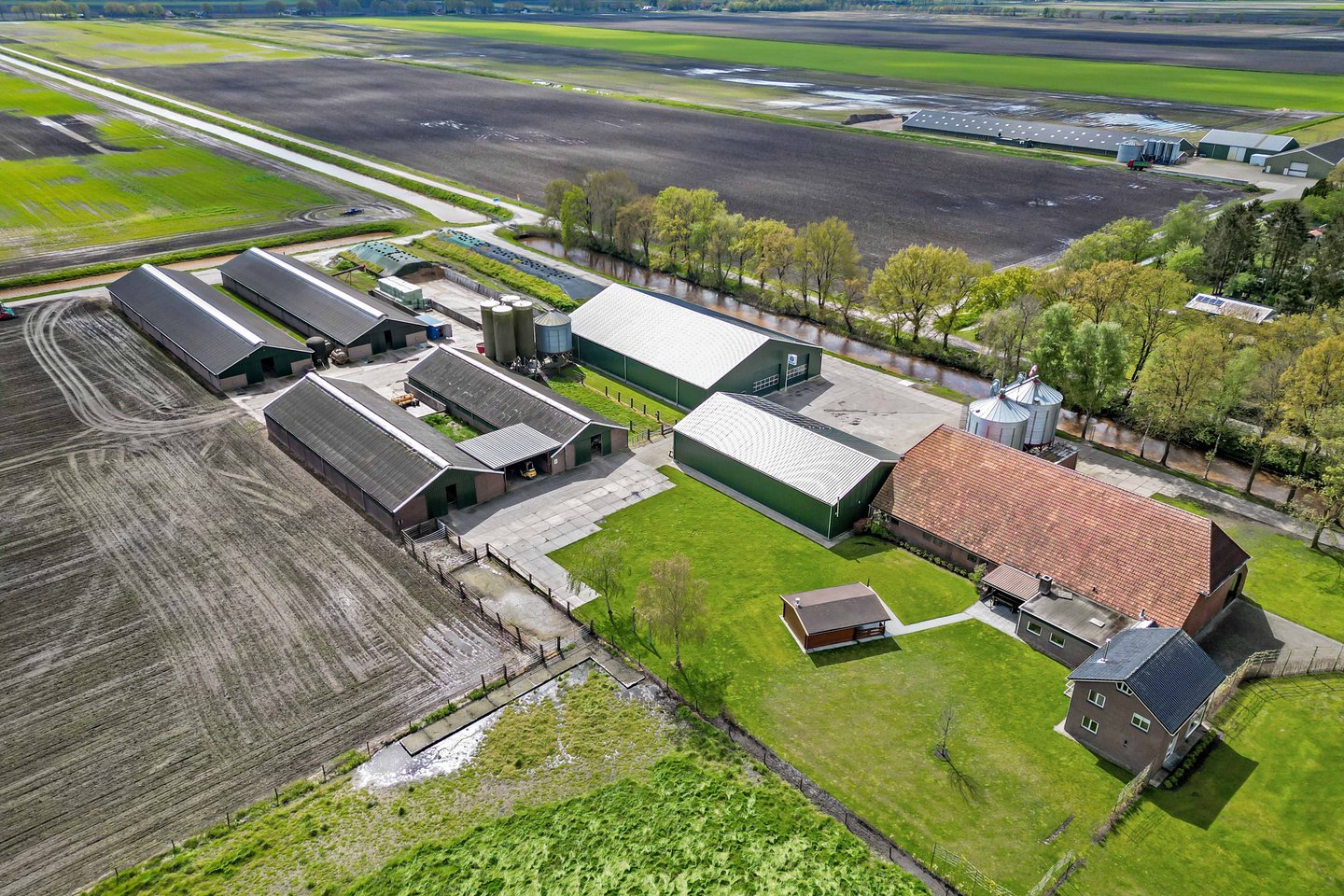 Bekijk foto 1 van Weerdingerkanaal ZZ 82