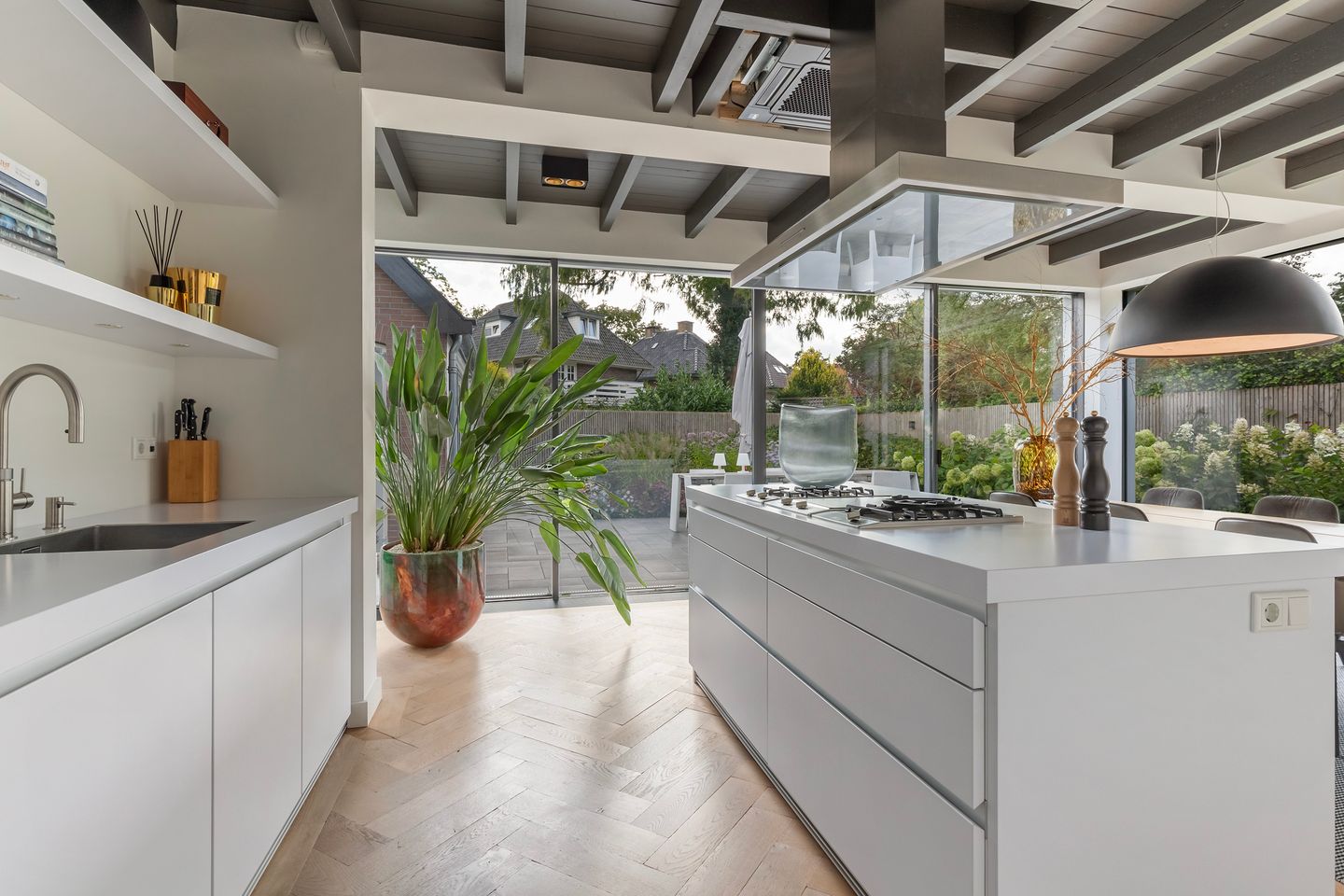 Foto 14 van Van Haersma de Withlaan 15