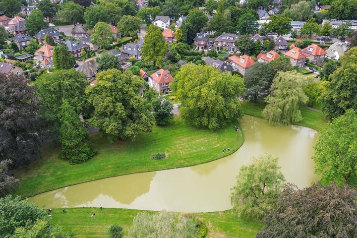 Bekijk foto 47 van Van Haersma de Withlaan 15