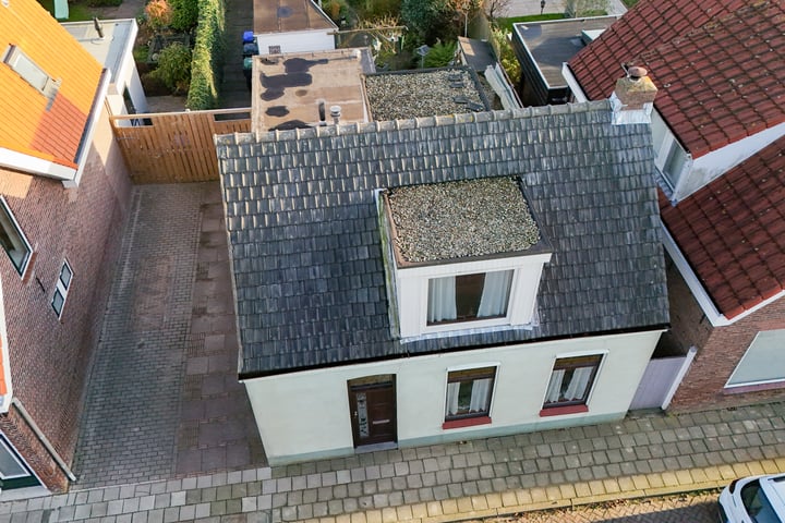 View photo 3 of Emmastraat 54