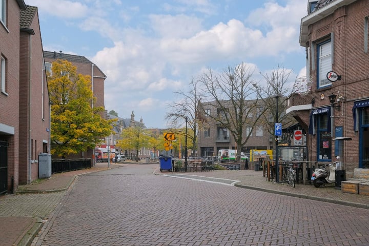 View photo 4 of Schuttenstraat 35