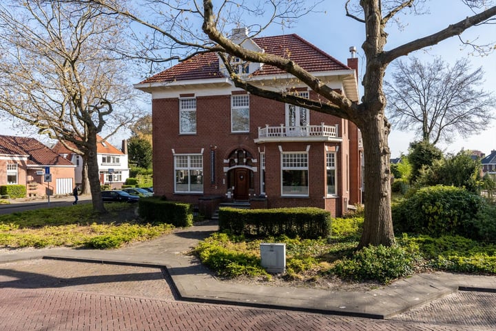 Pieter Sneeuwplein 12, Veendam