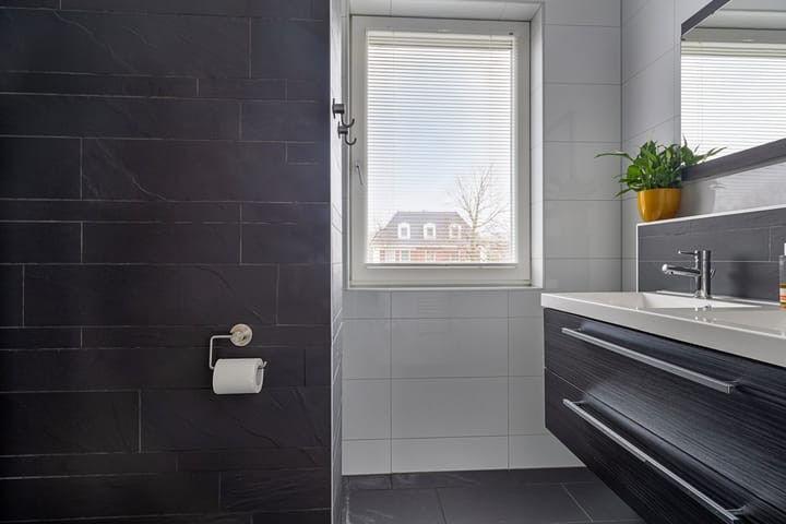 Photo 17 of Bloemenweg 9