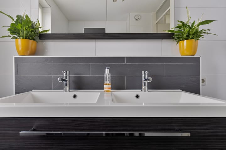 Photo 18 of Bloemenweg 9