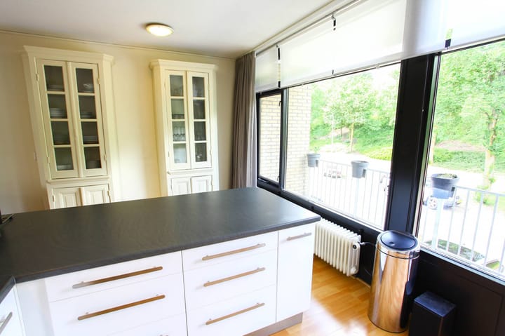 Photo 7 of Roosmarijnhof 12